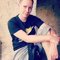 micro19 - gay de 34 ans