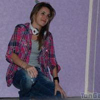 melimelo74 - femme bisexuelle de 34 ans