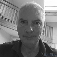 mec51a - gay de 64 ans