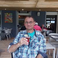 octavo - gay de 64 ans