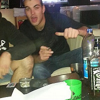 pout01 - homme bisexuel de 33 ans