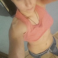 titia83 - lesbienne de 29 ans