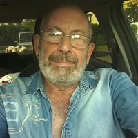 gilles77240 - gay de 66 ans