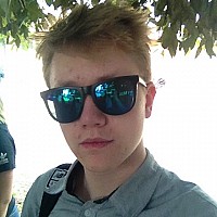leau - gay de 27 ans