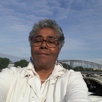 ushuaia - femme bisexuelle de 71 ans