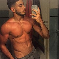 yvz-k2 - homme bisexuel de 28 ans