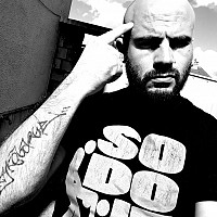 carcharodon - homme bisexuel de 43 ans