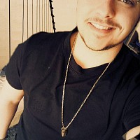 kyl93 - homme hétéro curieux de 32 ans