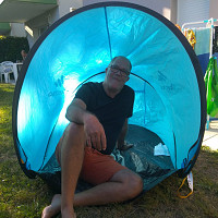 mikas - homme bisexuel de 68 ans