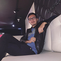 andrey - homme bisexuel de 33 ans