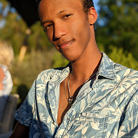 be00786u - gay de 24 ans