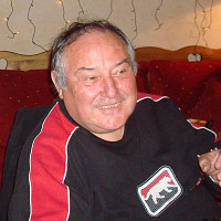 pyan - homme bisexuel de 75 ans