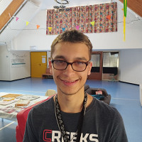 lg82500 - gay de 23 ans