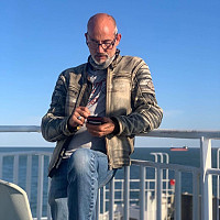 er17 - homme bisexuel de 61 ans