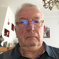 henidom - gay de 79 ans