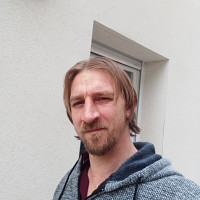 ruskov - homme bisexuel de 39 ans