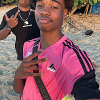 noah974 - homme hétéro curieux de 19 ans