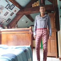 37hugo - gay de 60 ans