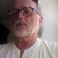 toutvoir - homme bisexuel de 72 ans