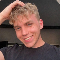 vers2121 - gay de 23 ans