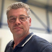 cheveron - homme bisexuel de 50 ans