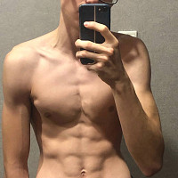 yrihonqqq - gay de 23 ans