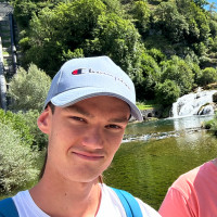 bensrt - homme bisexuel de 22 ans