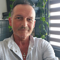 provoque - gay de 49 ans