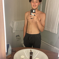 pomaga - homme bisexuel de 19 ans