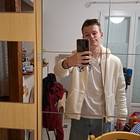 julianito - homme bisexuel de 19 ans