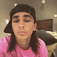 hugokais - homme bisexuel de 22 ans