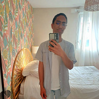 axlll - homme bisexuel de 18 ans